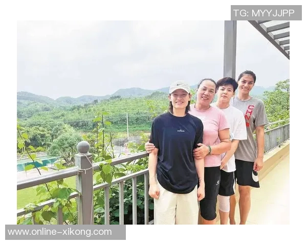 杨舒予分享中秋快乐照片展现独特稀缺库存的乱七八糟魅力 杨舒予分享中秋快乐照片展现独特稀缺库存的乱七八糟魅力