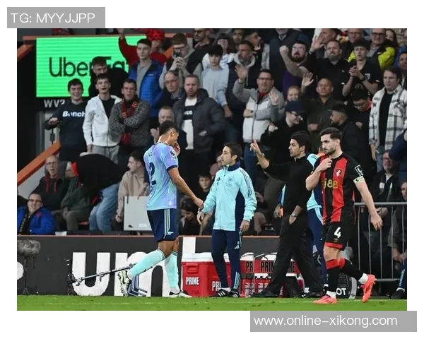 内维尔批评利物浦前场球员表现不佳边后卫问题亟待解决