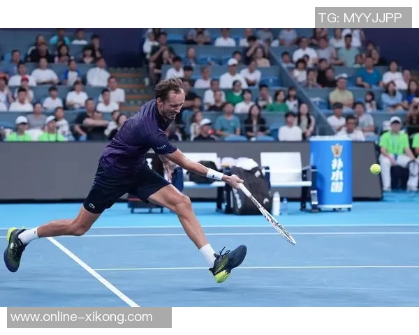 网球明星吴易昺现场助阵浙江队对决泰山队分享赵博精彩扑点瞬间