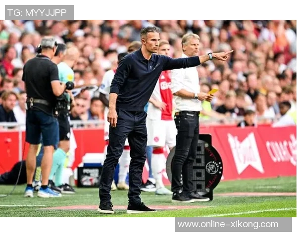 范佩西透露裁判中场道歉称上半场进球不该被判无效 范佩西透露裁判中场道歉称上半场进球不该被判无效